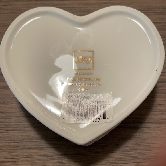 Porcelain musical jewelry box by Mikasa 🎶 - Picture 6 of 12